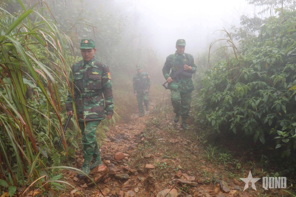 Trạm Kiểm soát Biên phòng trên đỉnh Puxailaileng
